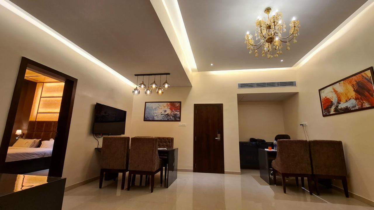 Galaxy Club & Hotel Bijāpur Exteriér fotografie