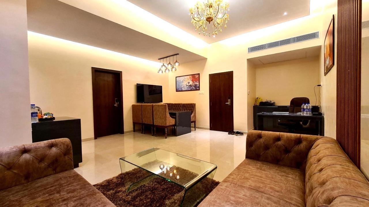 Galaxy Club & Hotel Bijāpur Exteriér fotografie