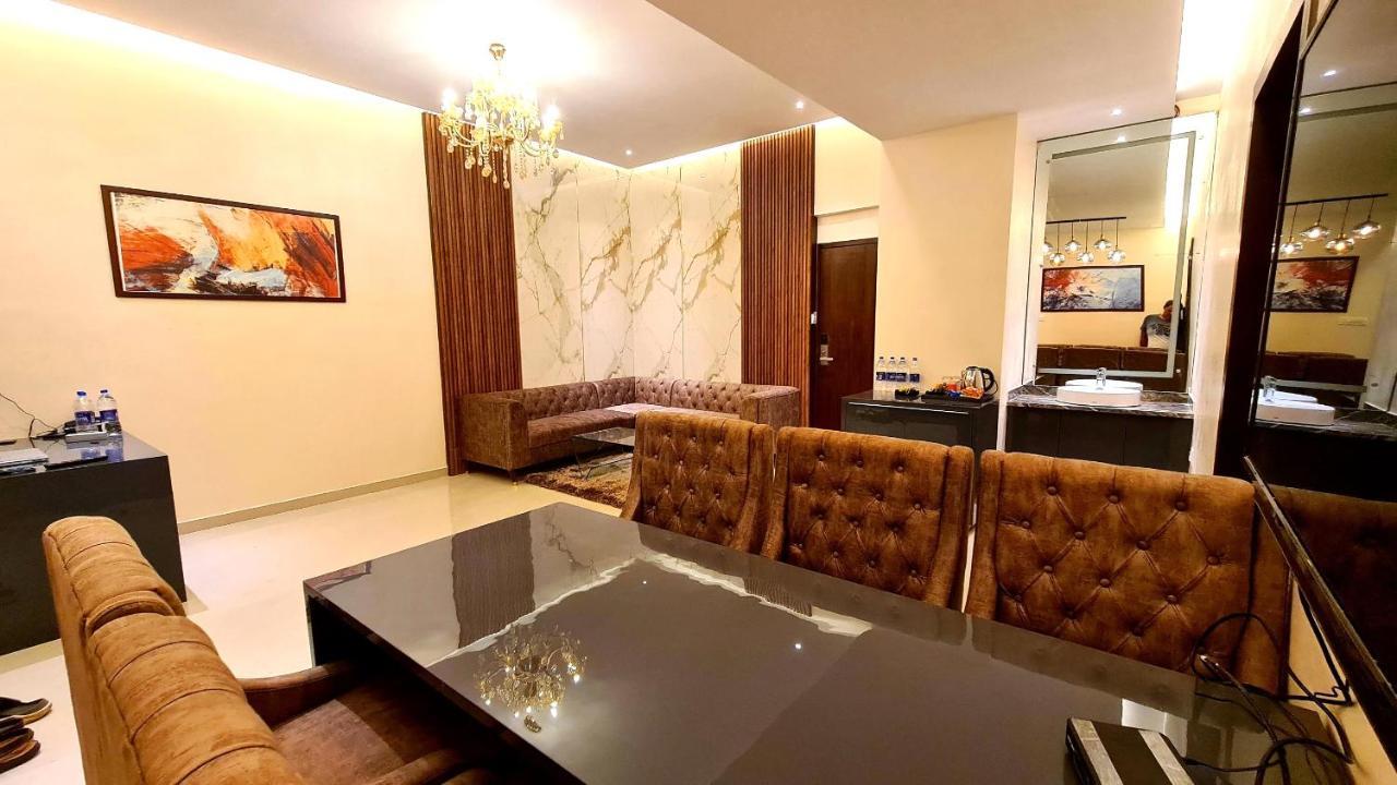 Galaxy Club & Hotel Bijāpur Exteriér fotografie