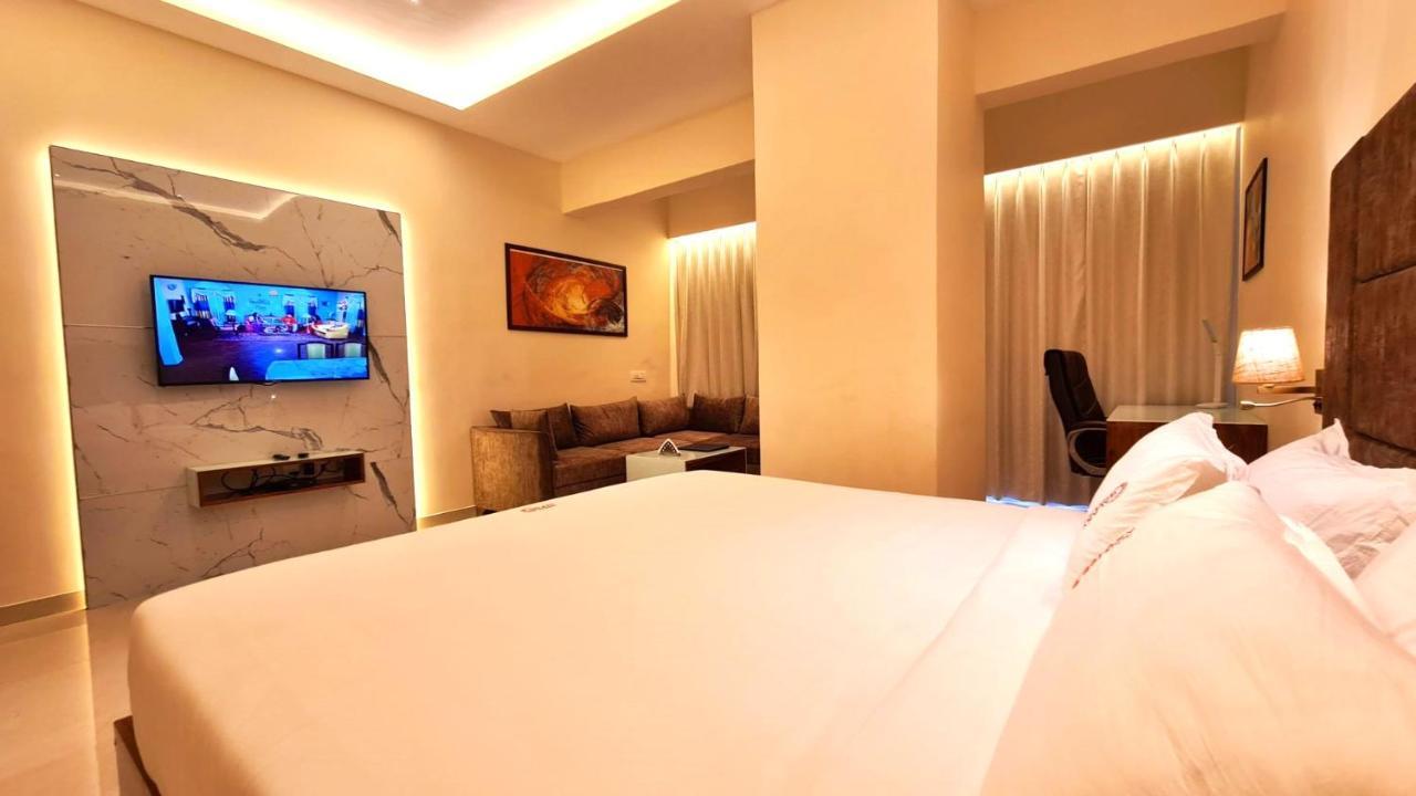 Galaxy Club & Hotel Bijāpur Exteriér fotografie